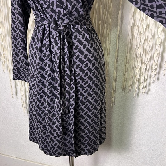 DVF | Diane Von Furstenberg Gray and Black Link Print Silk Knit Wrap Dress 6 - Picture 4 of 12